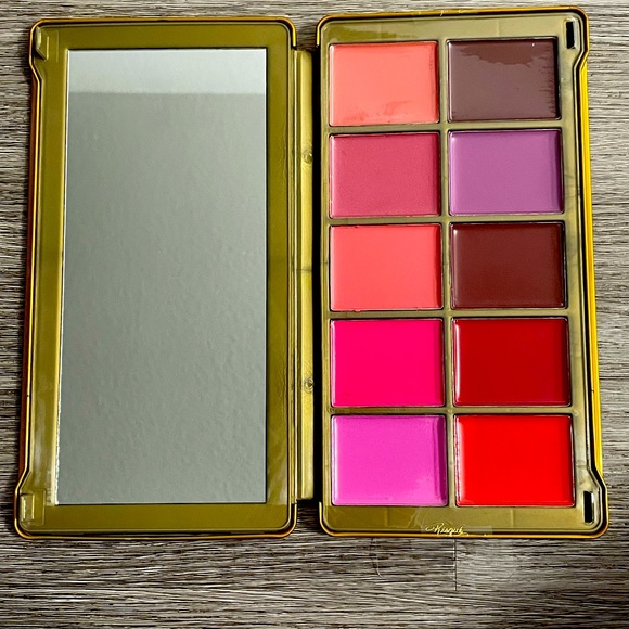 Luscious lip kit - Picture 1 of 3